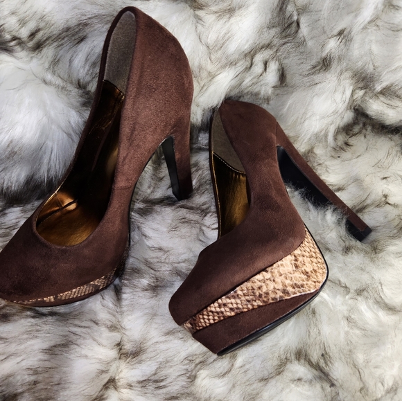 Brown snakeskin high heels - Picture 2 of 5
